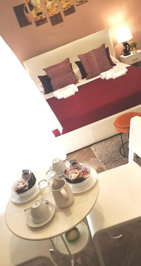 Domus Luigi Leone II Bed & Breakfast Naples
