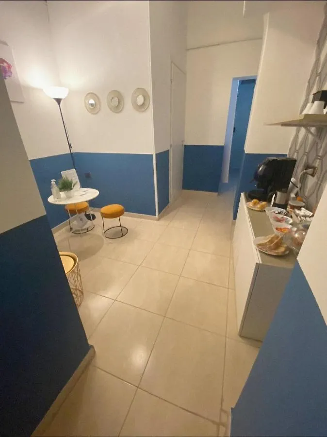 Domus Luigi Leone II Bed & Breakfast Naples 0*,  Italy