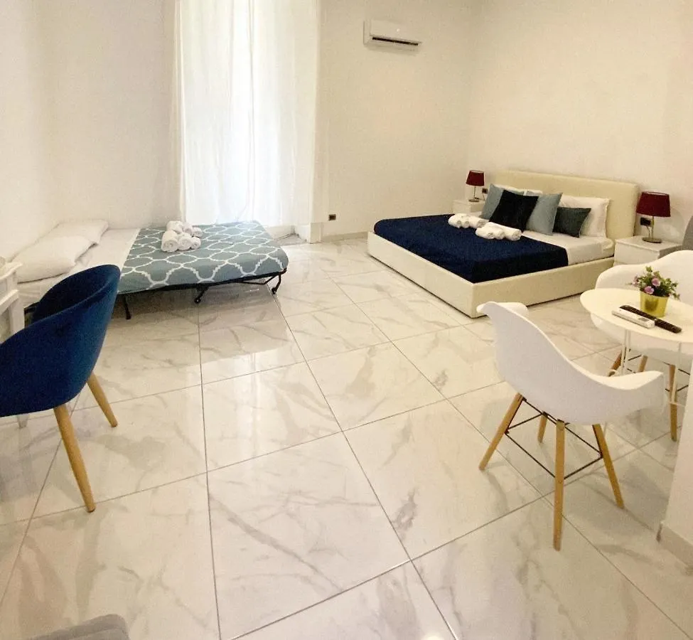 Domus Luigi Leone II Bed & Breakfast Naples