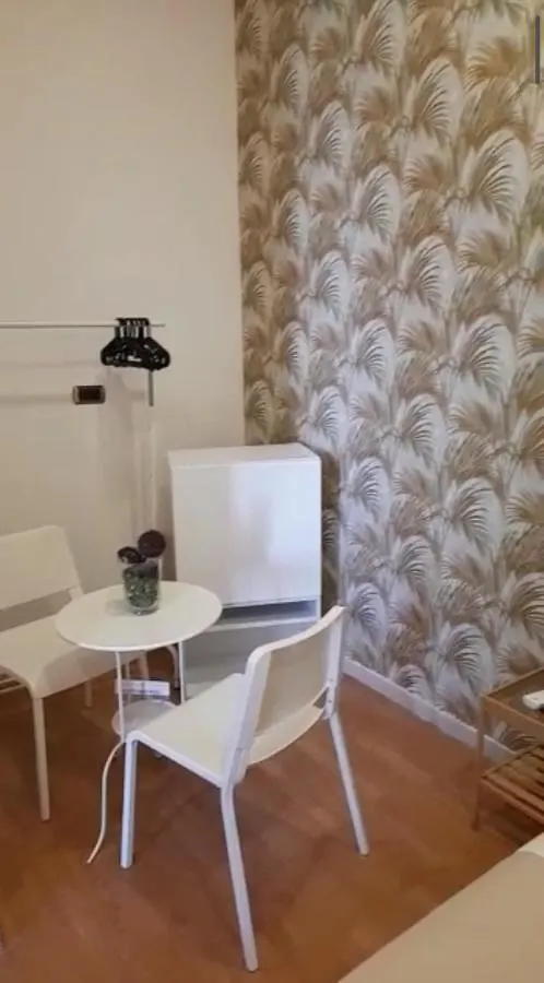 Domus Luigi Leone II Bed & Breakfast Naples 0*,