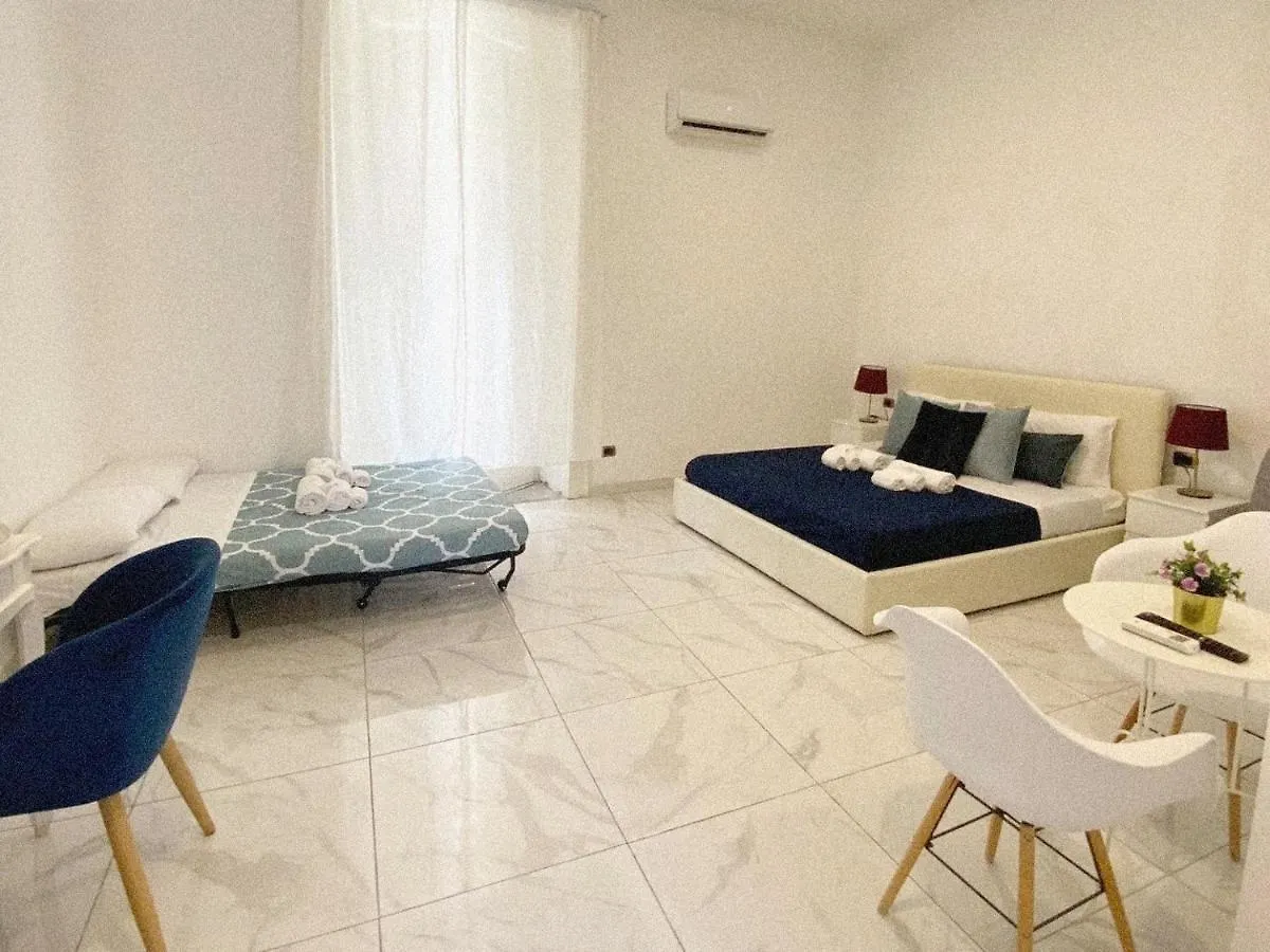 Domus Luigi Leone II Bed & Breakfast Naples