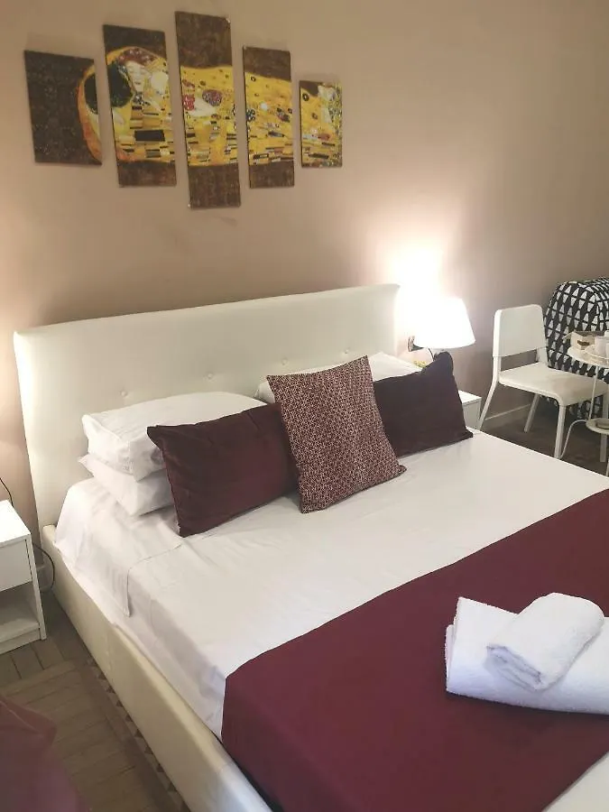 Domus Luigi Leone II Bed & Breakfast Naples
