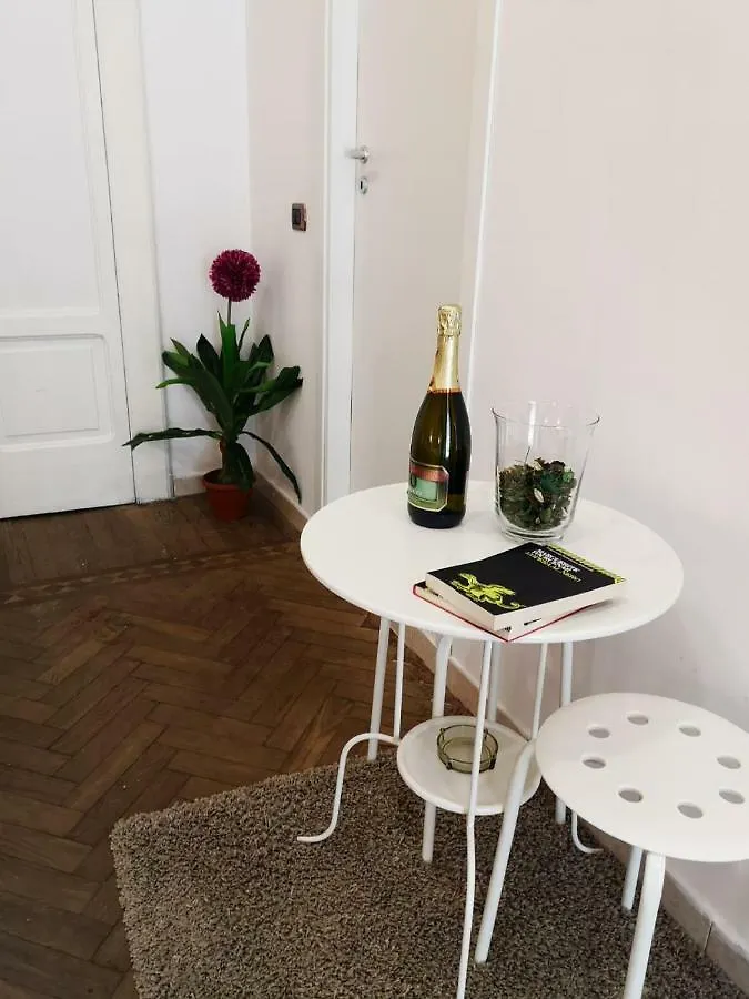 Domus Luigi Leone II Bed & Breakfast Naples Italy