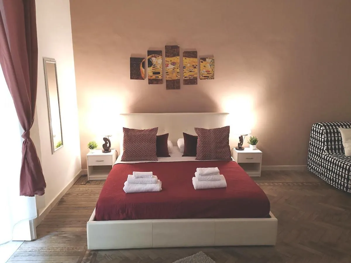 Domus Luigi Leone II Bed & Breakfast Naples