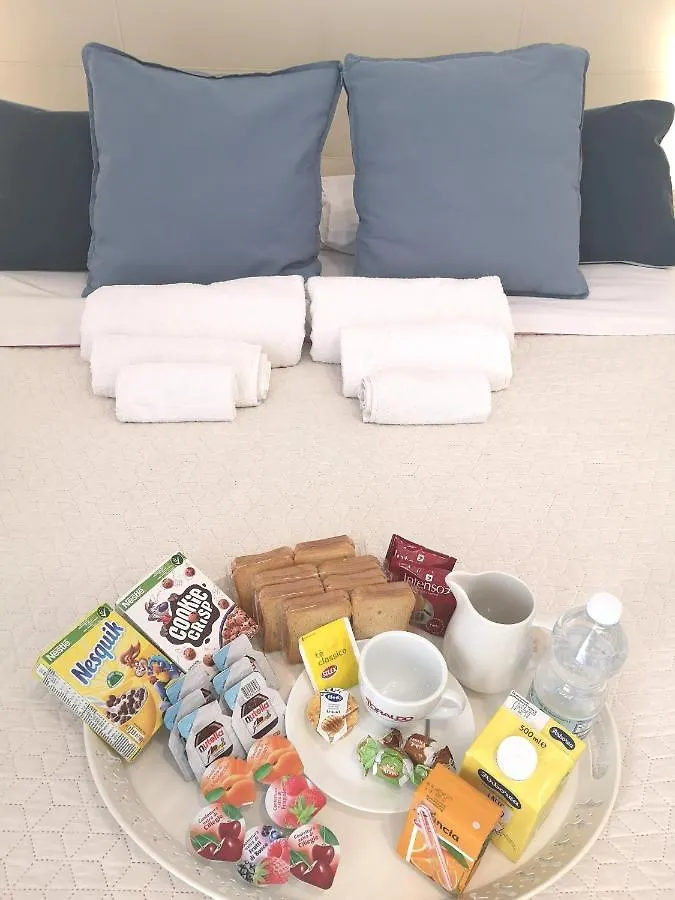 Domus Luigi Leone II Bed & Breakfast Naples 0*,